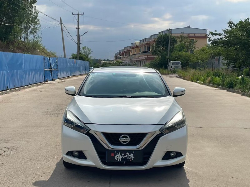 青岛20年日产蓝鸟1