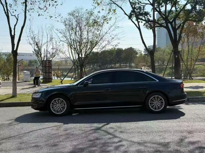 宜昌16年奥迪A8L5