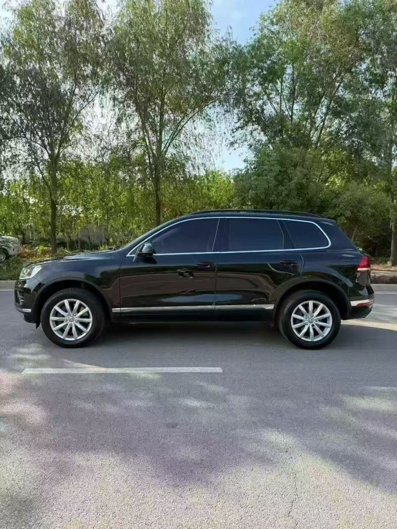 青岛17年大众途锐8