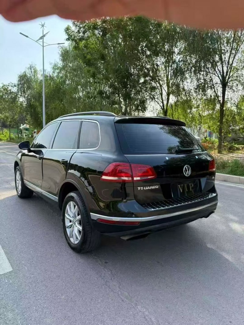 青岛17年大众途锐9