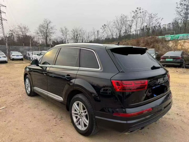 青岛18年奥迪Q78