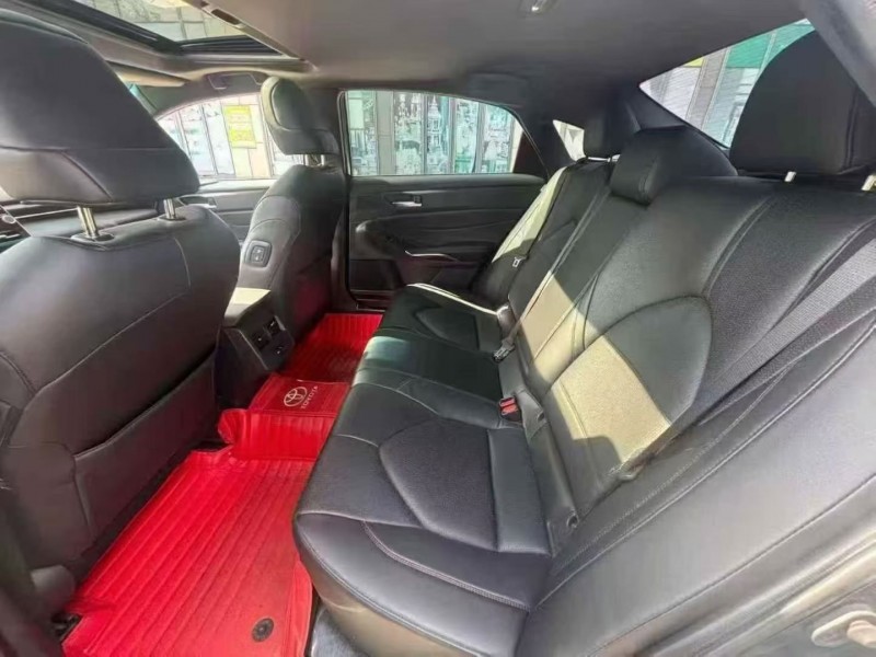 青岛21年丰田亚洲龙6