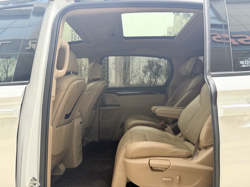 济宁19年别克GL86