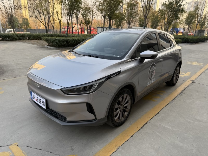 济宁23年吉利几何2