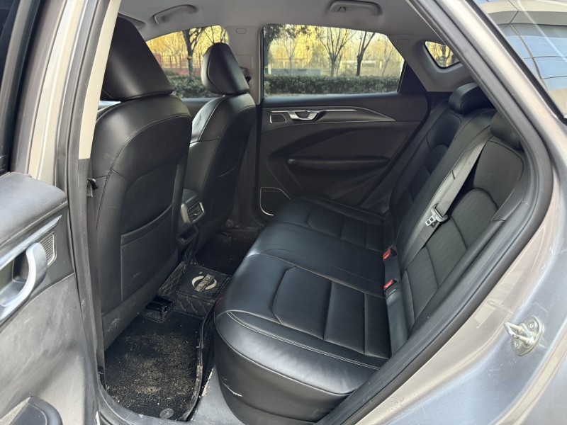 济宁23年吉利几何5