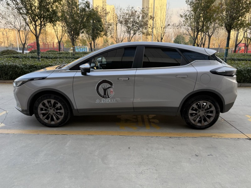 济宁23年吉利几何8