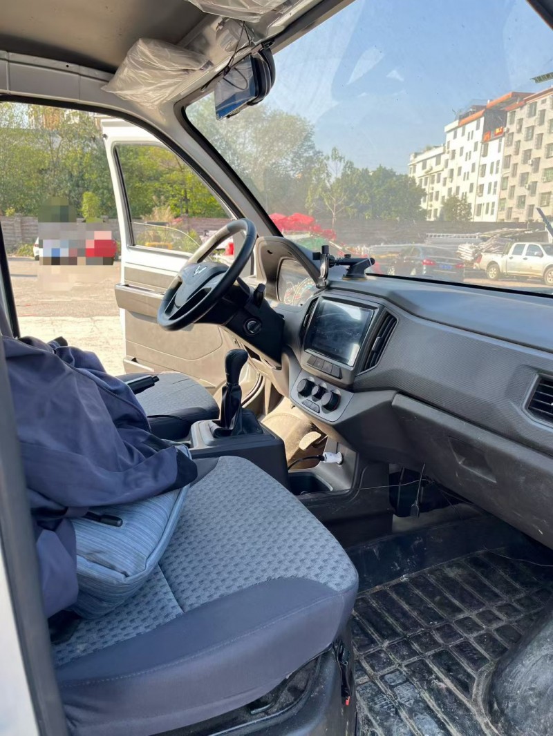 中山25年五菱汽车荣光7