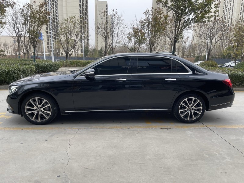 济宁18年奔驰E8