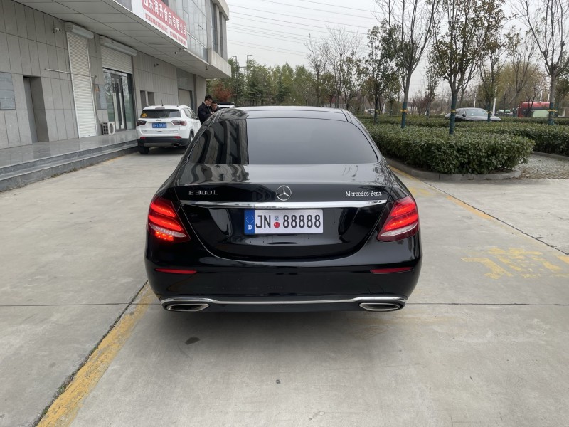 济宁18年奔驰E9