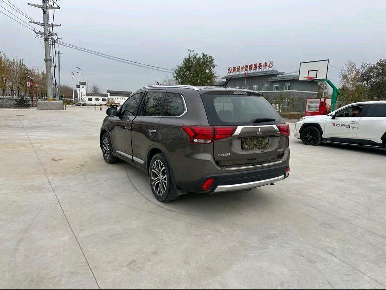 徐州17年三菱欧蓝德8