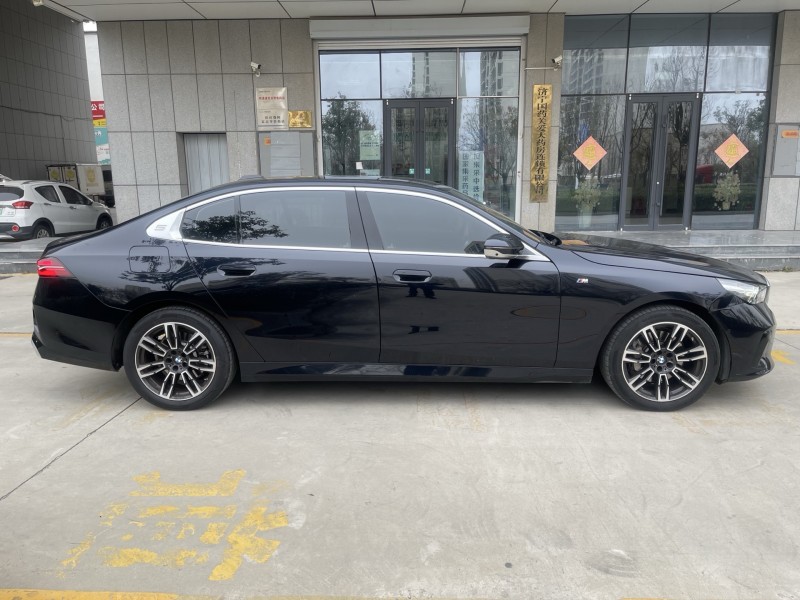 济宁24年宝马5系7