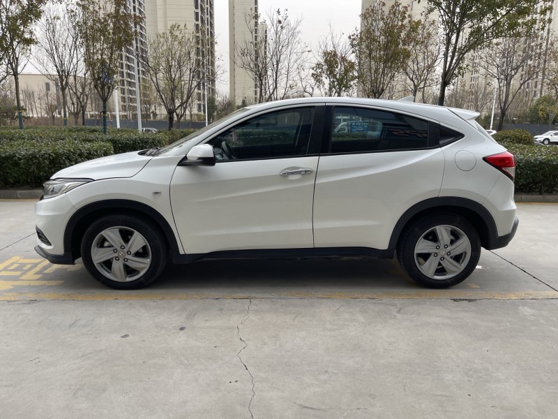 济宁21年本田缤智8