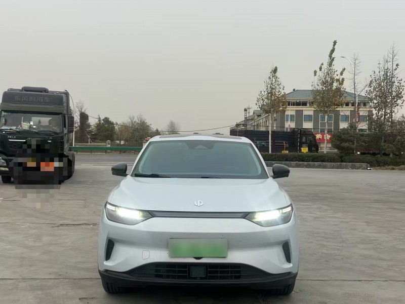 菏泽23年零跑汽车C111