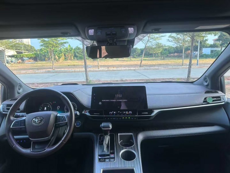 广州23年丰田塞纳5