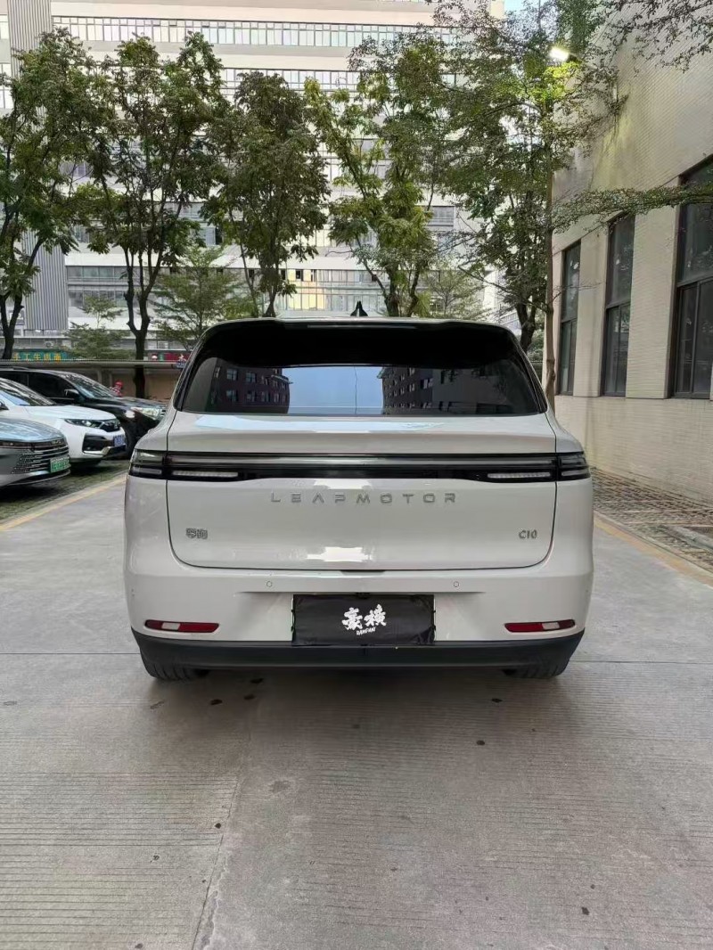 广州24年零跑汽车C109