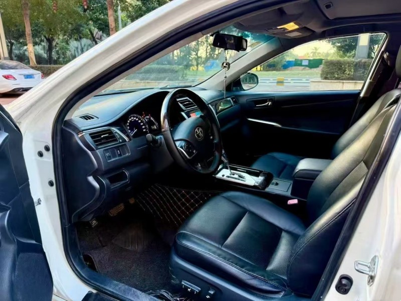 广州16年丰田凯美瑞6