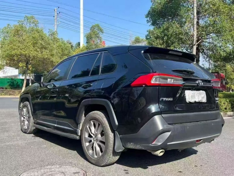 青岛22年丰田威兰达7