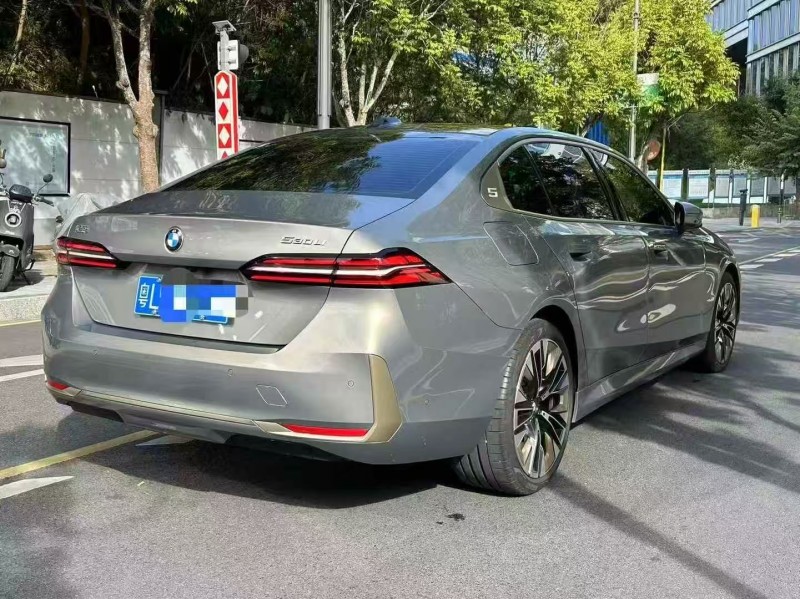 广州25年宝马5系8