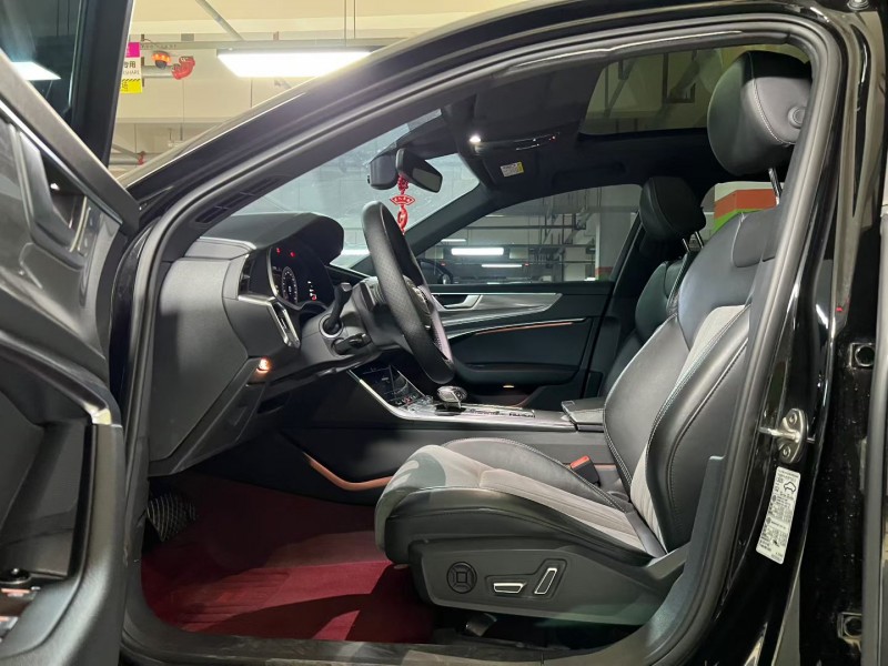 成都23年奥迪A6L4