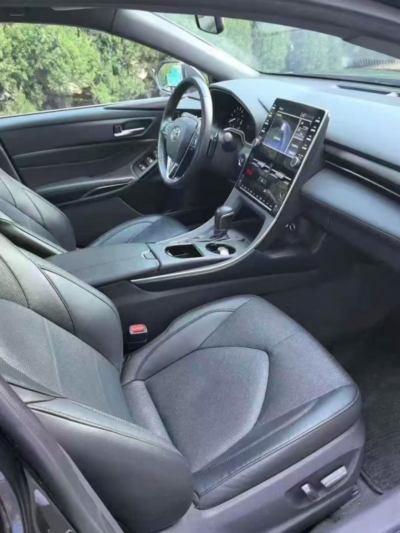 青岛22年丰田亚洲龙5