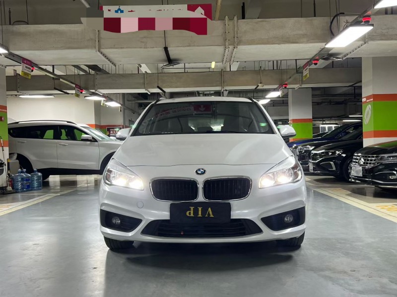 成都17年宝马2系1