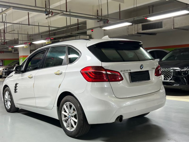 成都17年宝马2系8