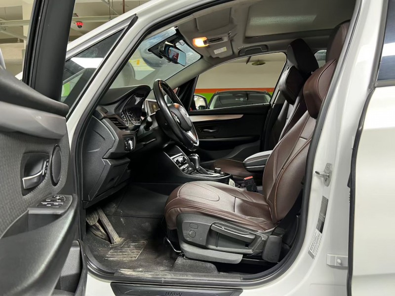 成都17年宝马2系9