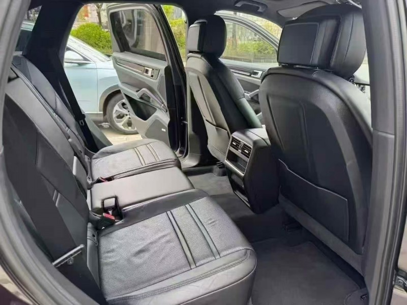 广州19年保时捷卡宴4