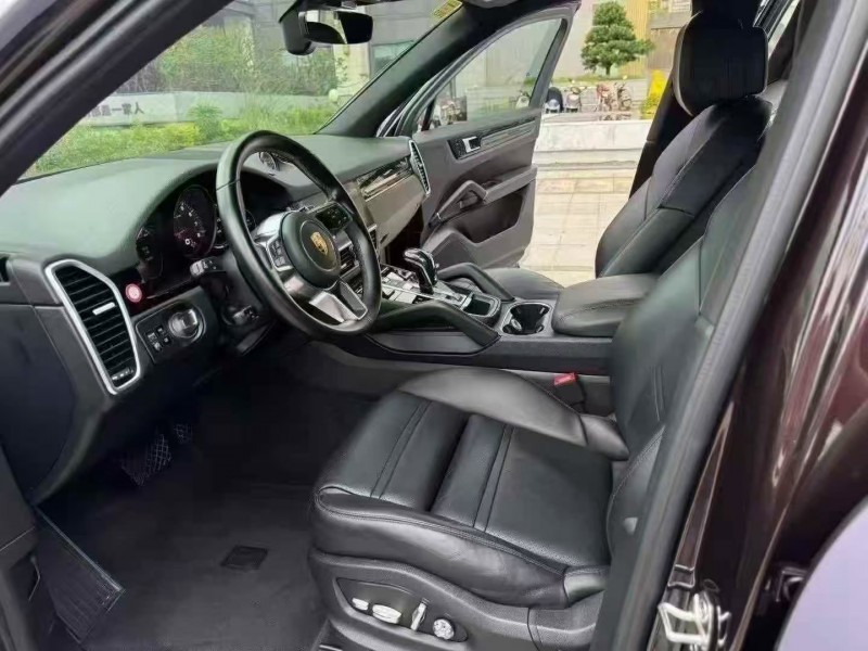 广州19年保时捷卡宴6