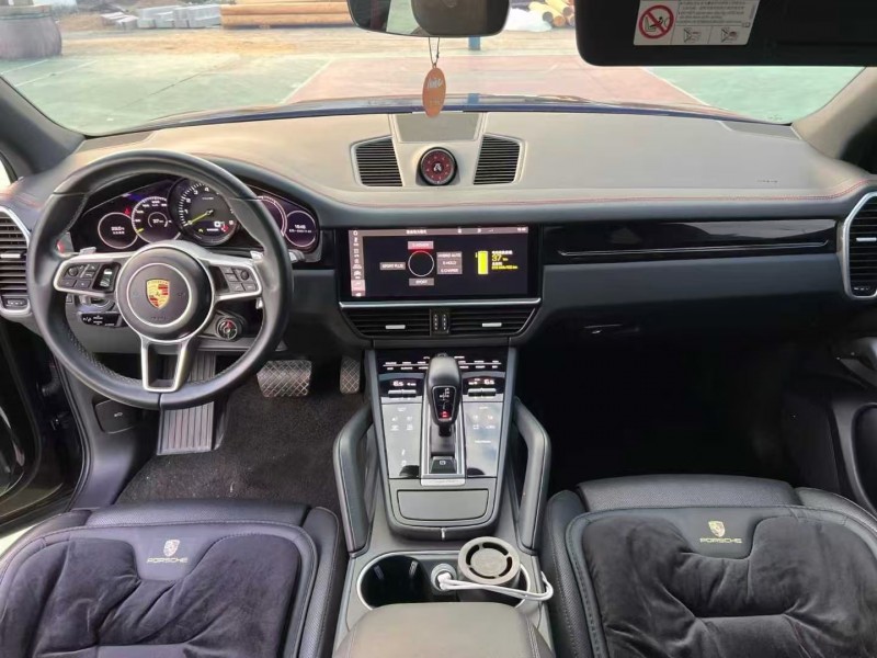 广州21年保时捷卡宴5