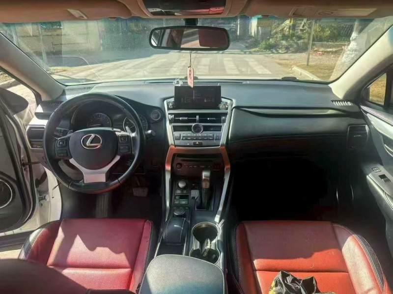 泉州16年雷克萨斯NX4