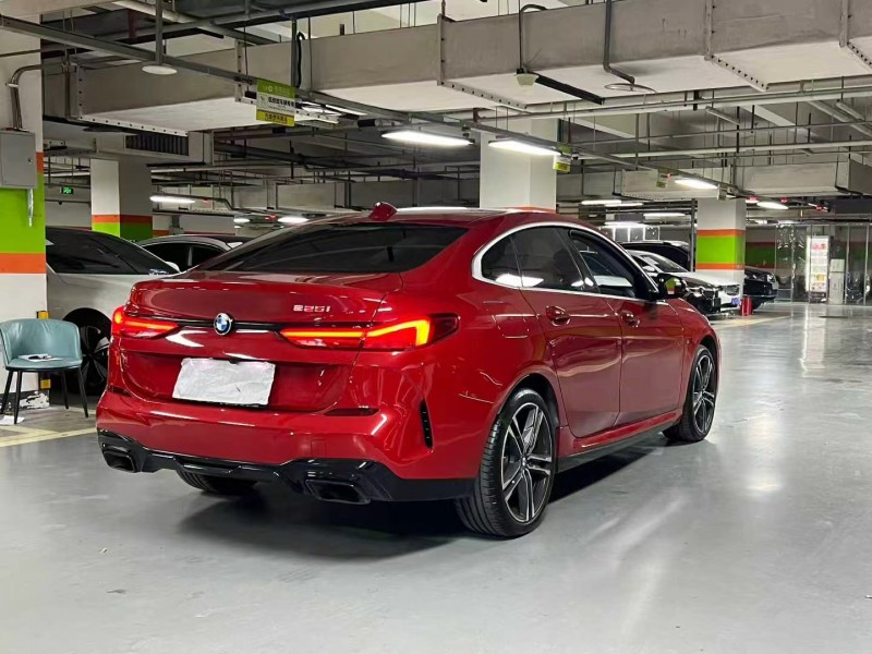 成都22年宝马2系2