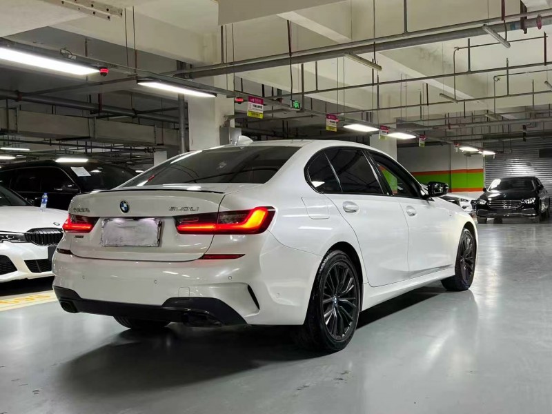 成都22年宝马3系6