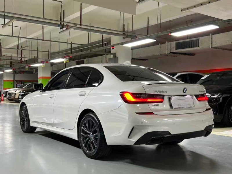 成都22年宝马3系8