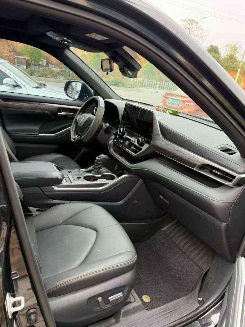 岳阳24年丰田皇冠6