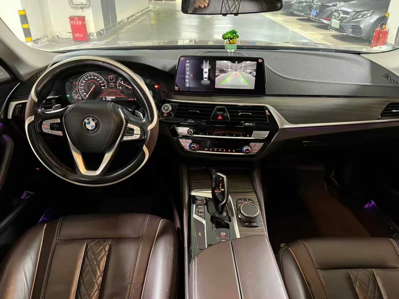 成都18年宝马5系4