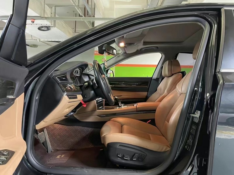 成都15年宝马7系3