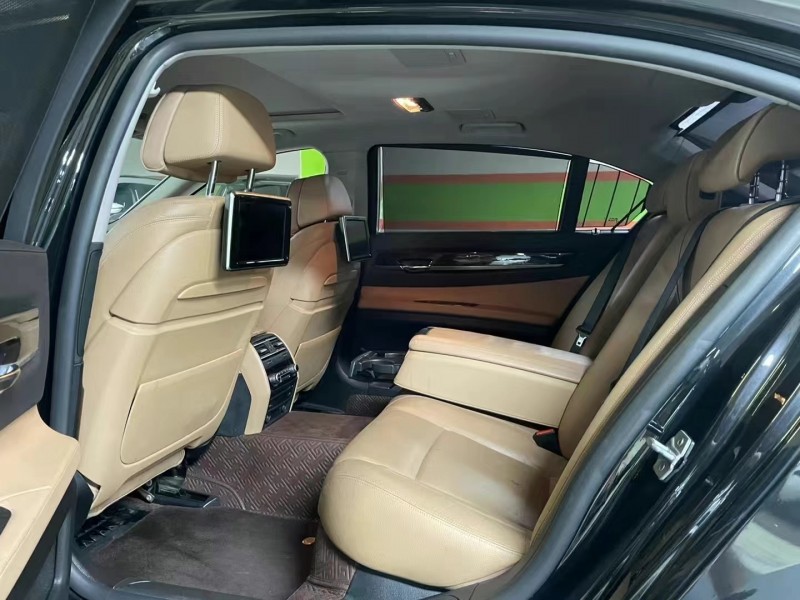 成都15年宝马7系4