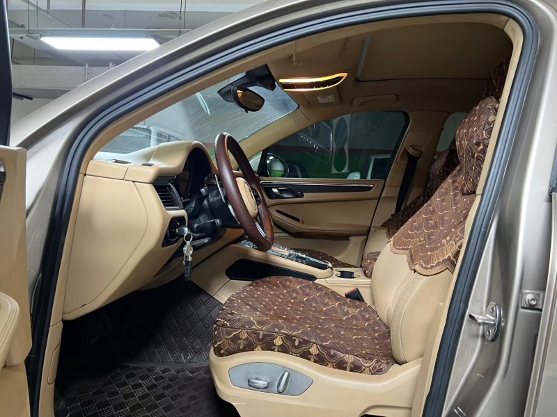 成都16年保时捷Macan3