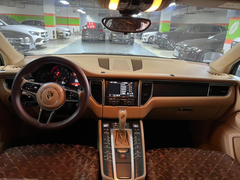 成都16年保时捷Macan4