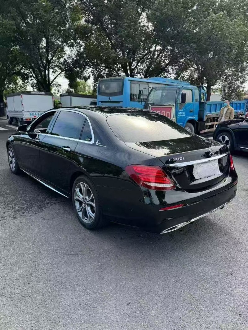 嘉兴18年奔驰E8