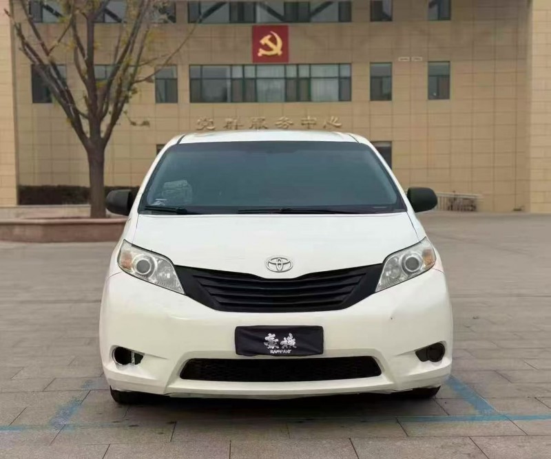 淄博12年丰田塞纳1