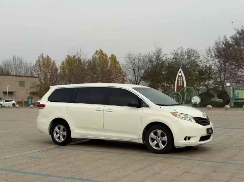 淄博12年丰田塞纳3