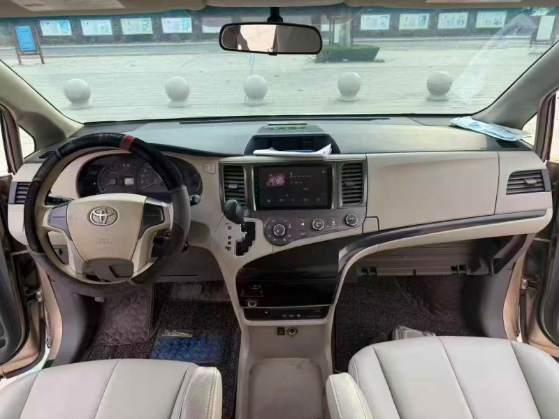 淄博12年丰田塞纳4