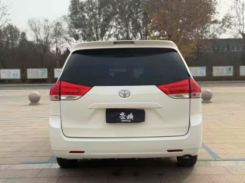 淄博12年丰田塞纳8