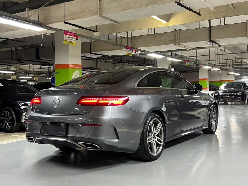 成都18年奔驰E7