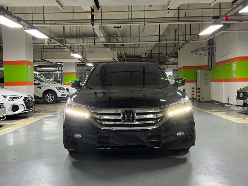 成都15年本田雅阁1