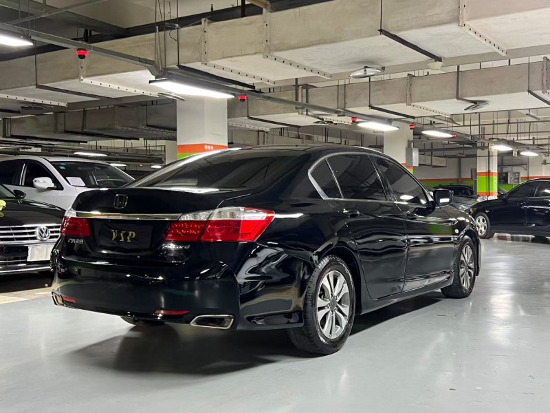 成都15年本田雅阁8