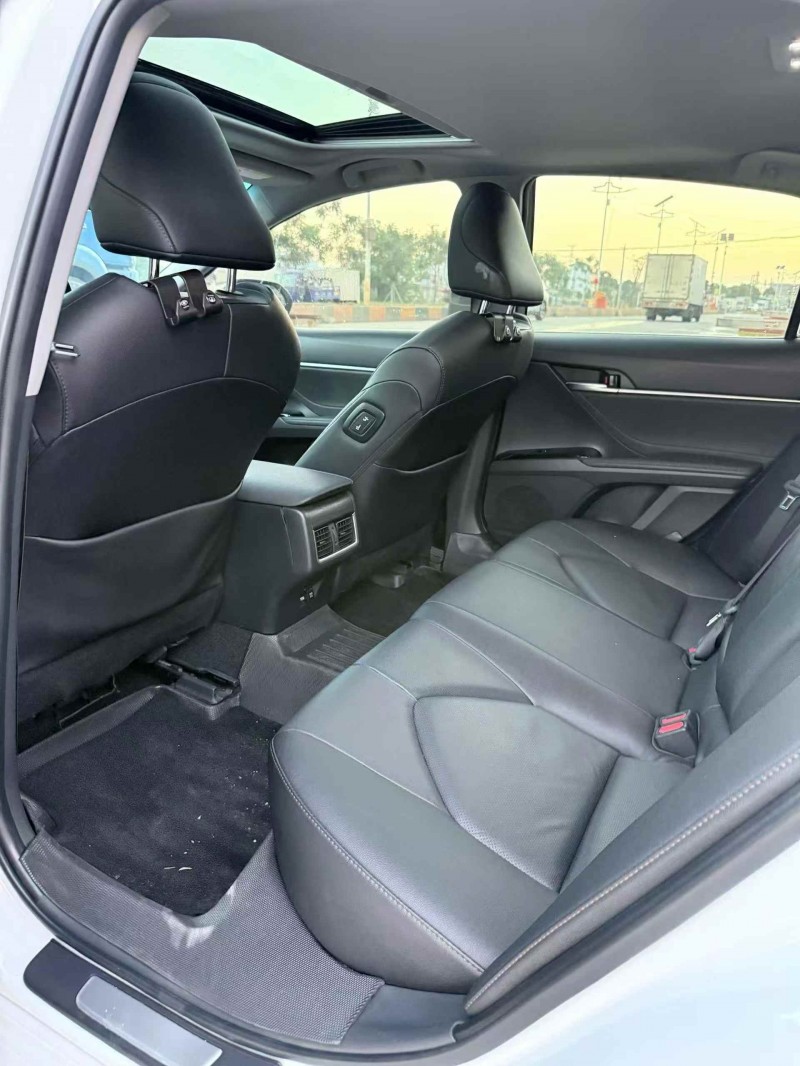 潮州23年丰田凯美瑞8