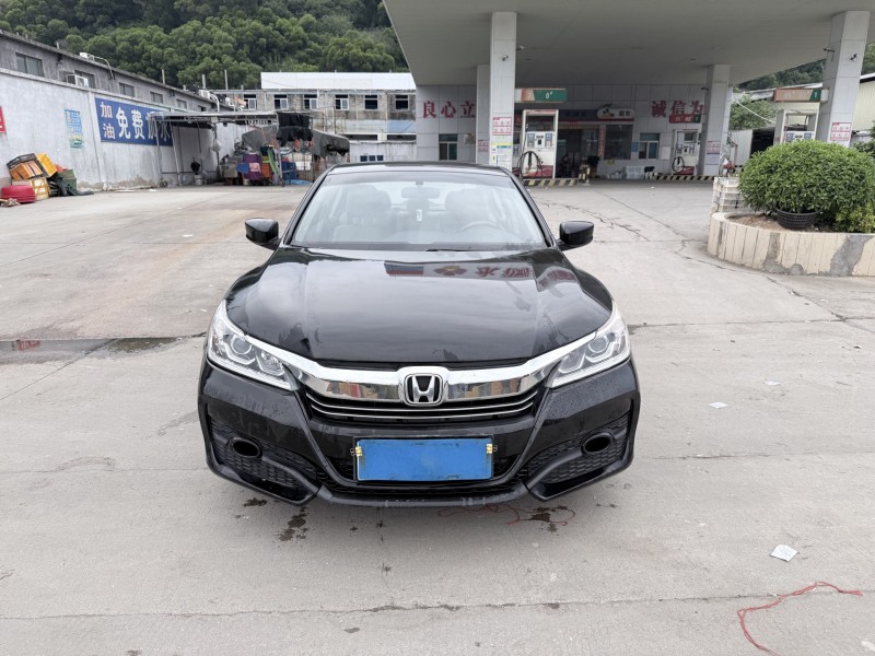 潮州17年本田雅阁1